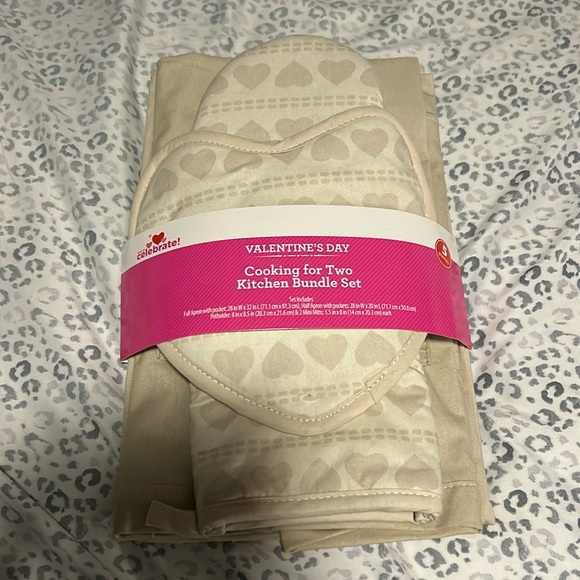 Valentines Day Cooking For Two Aprons Potholder & Oven Mitts - Picture 1 of 5